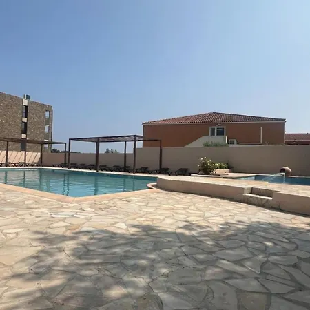 Cozy Mobil Avec Terrasse Pour 2 A Camping La Seyne-sur-Mer